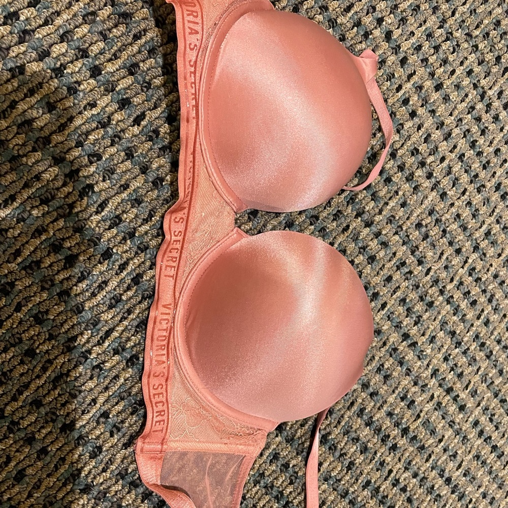 Victoria’s Secret bombshell bra